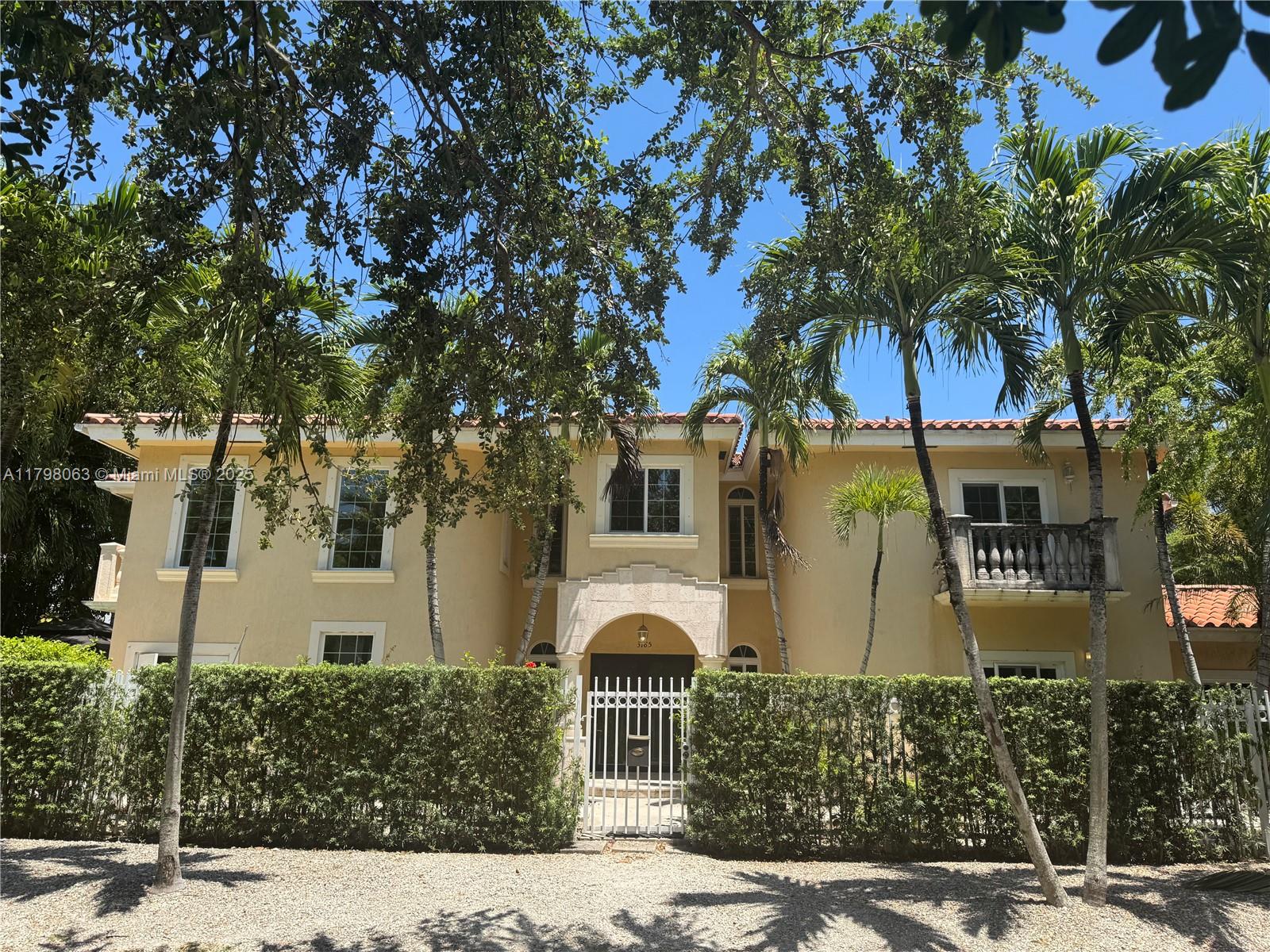 3185 Washington St, Miami, Broward County, Florida - 4 Bedrooms  
4 Bathrooms - 