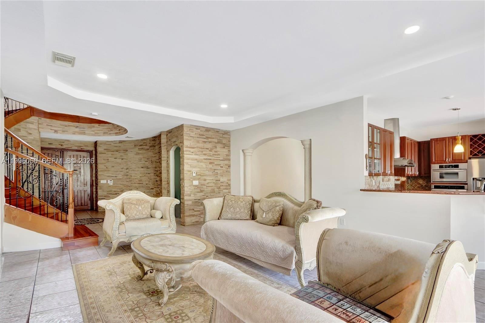 RENAISSANCE ESTATES - Residential