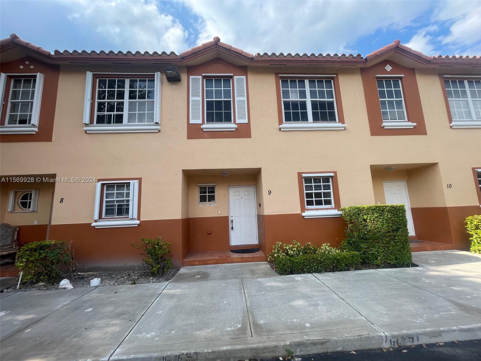 Property for Sale at 2314 Johnson St St 9B, Hollywood, Broward County, Florida - Bedrooms: 3 
Bathrooms: 3  - $349,900