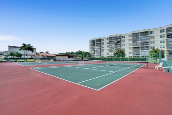 HOLLYBROOK GOLF AND - Residential Lease