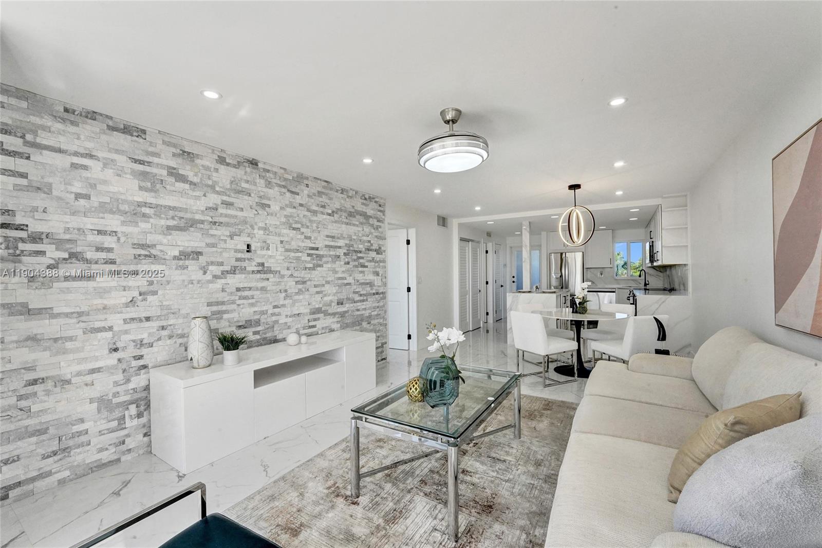 HOLLYBROOK GOLF AND - Residential Lease