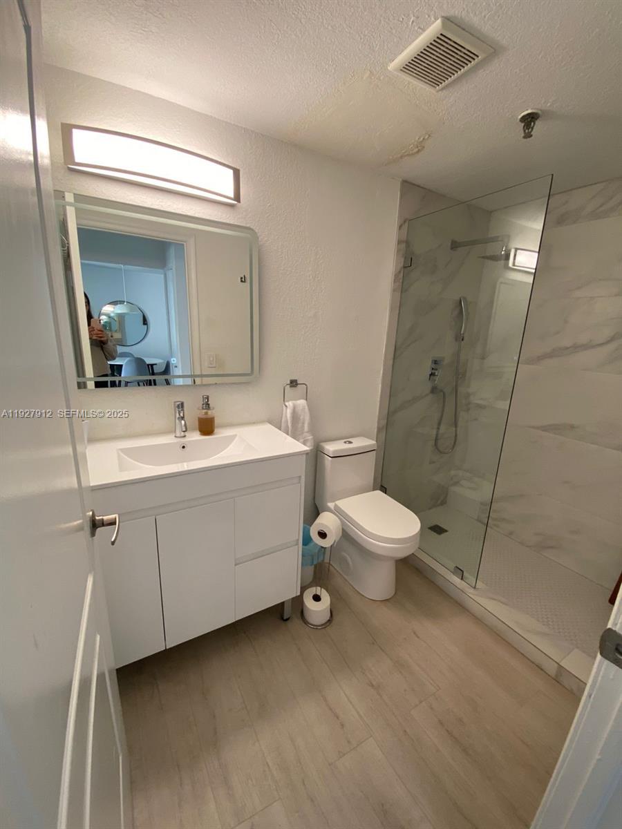 LA PIAZZA NAVONA CONDO - Residential Lease