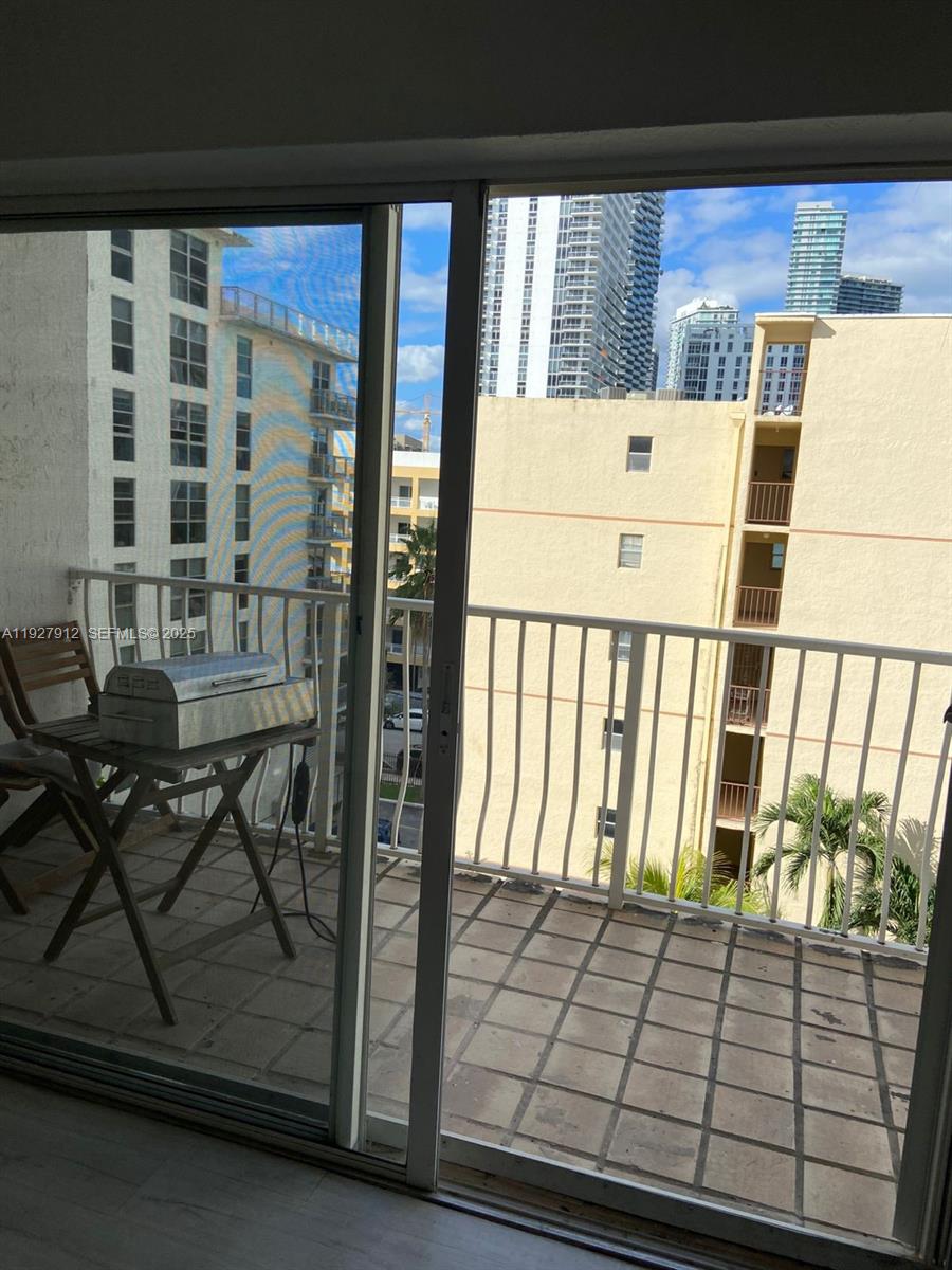 LA PIAZZA NAVONA CONDO - Residential Lease