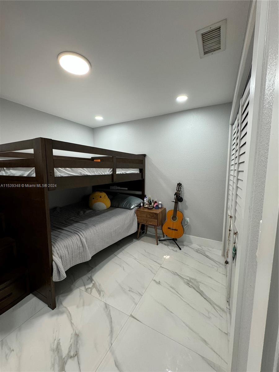 FOREST VIEW SUB - Residential Lease