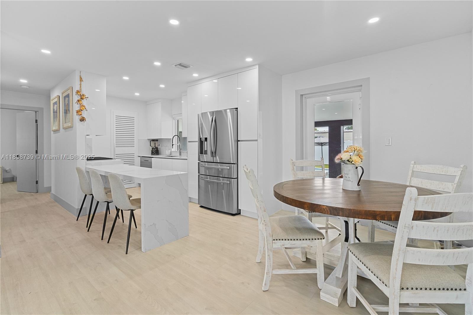11350 SW 57th St, Miami, FL, 33173/$925,000 4 11350 SW 57th St