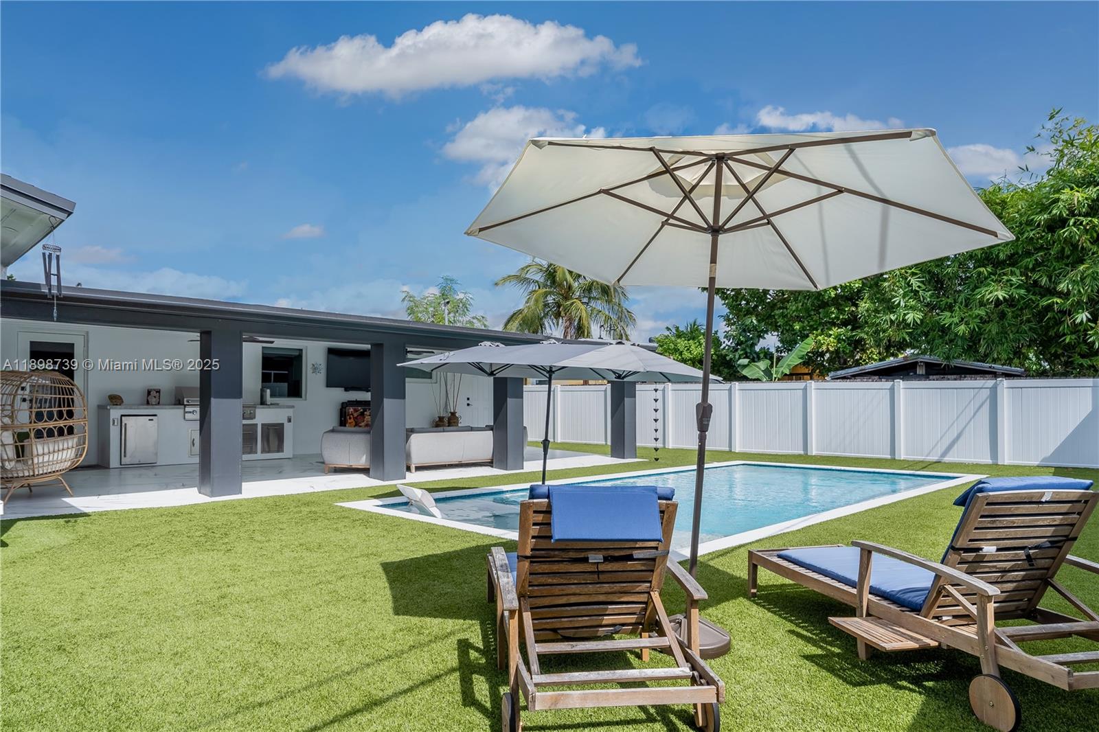 WESTWOOD LAKE 9TH ADDN - Residential