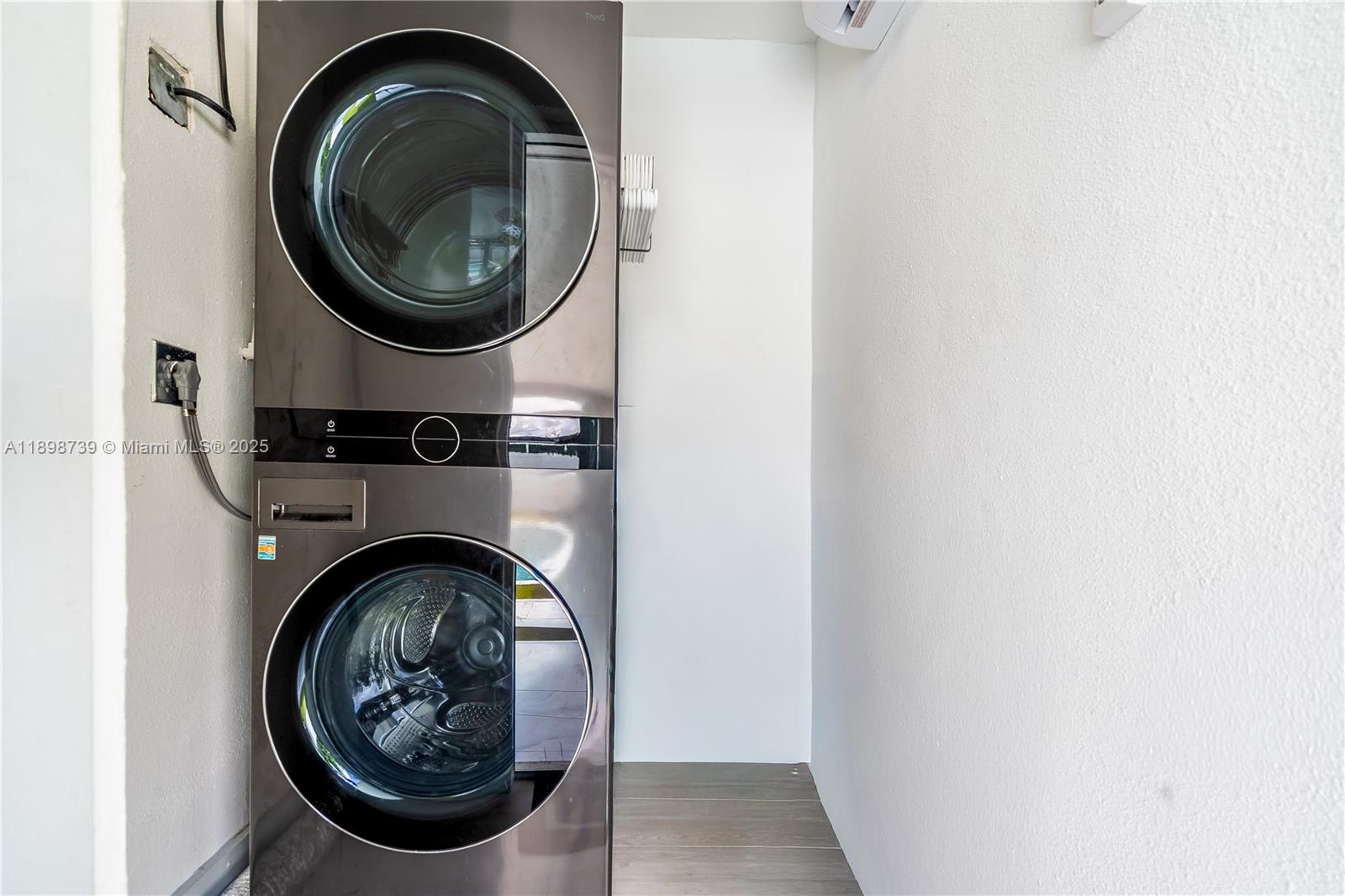 WESTWOOD LAKE 9TH ADDN - Residential