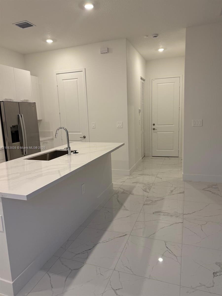 RESERVE AT DAVIE - Residential Lease