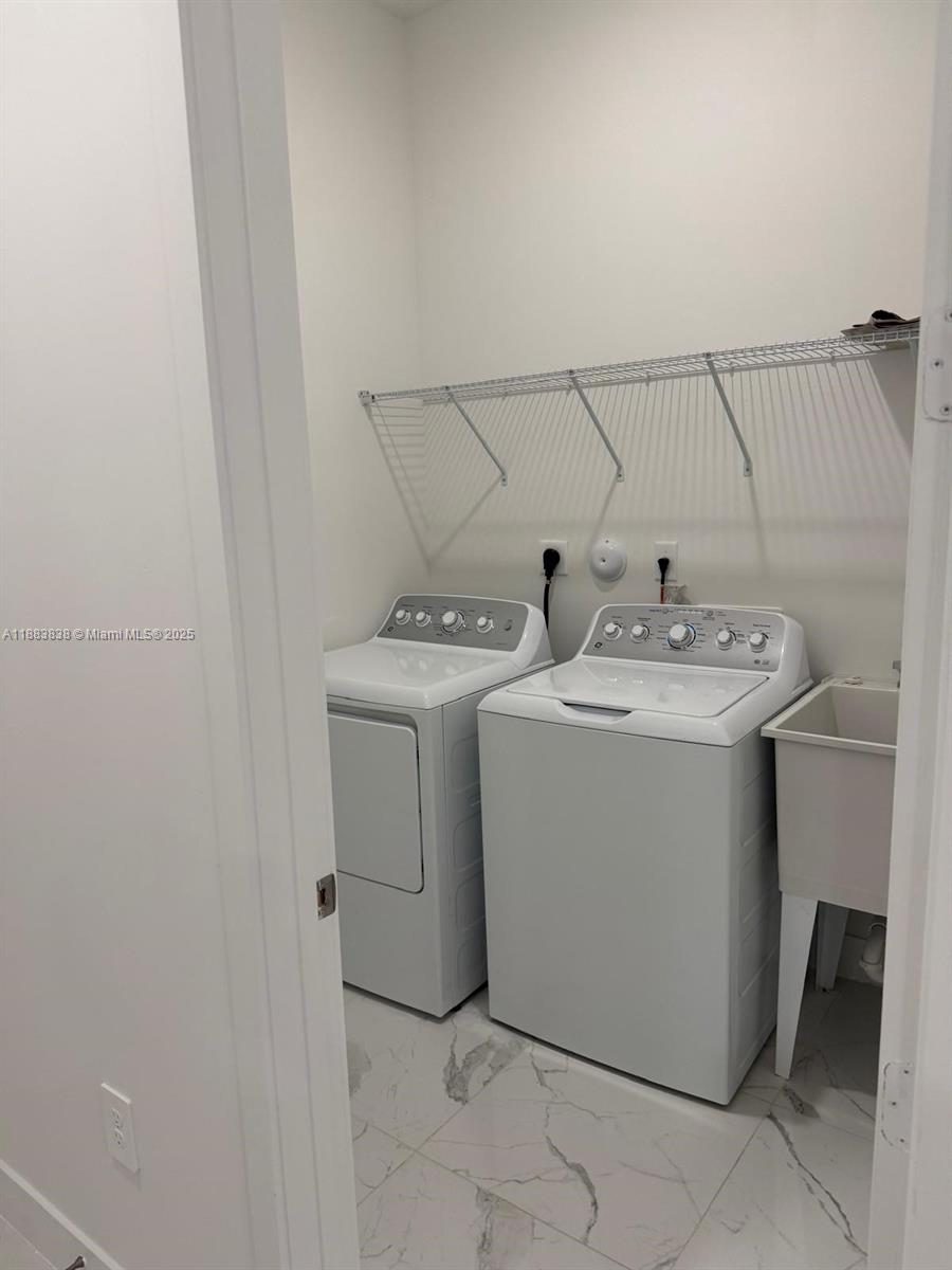 RESERVE AT DAVIE - Residential Lease