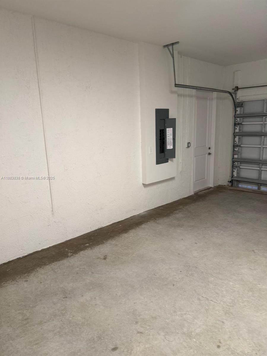 RESERVE AT DAVIE - Residential Lease