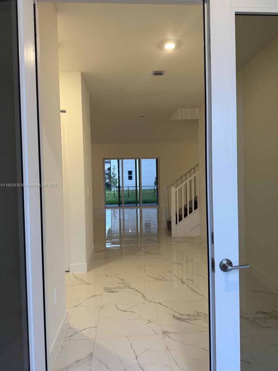 RESERVE AT DAVIE - Residential Lease