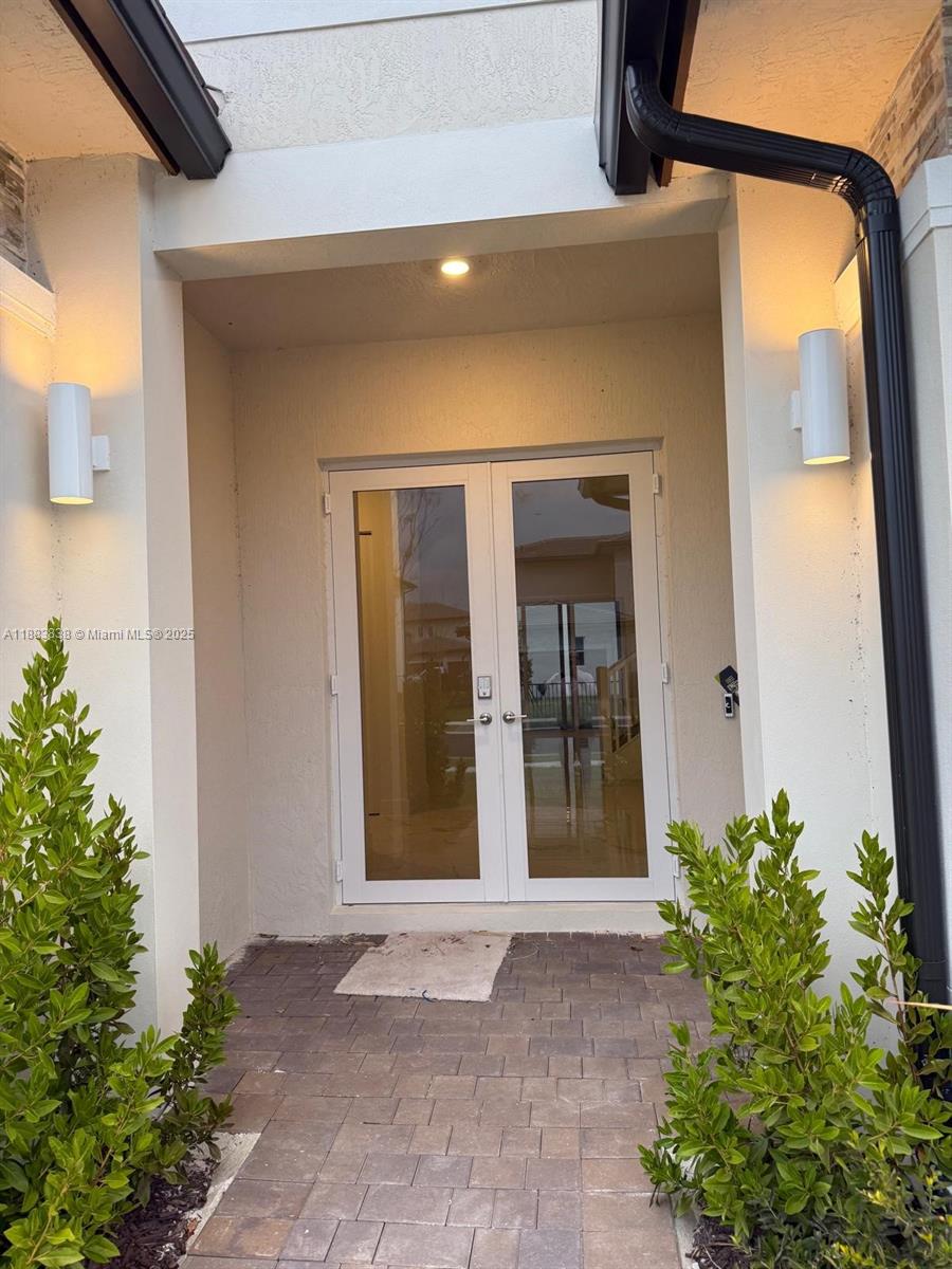 RESERVE AT DAVIE - Residential Lease