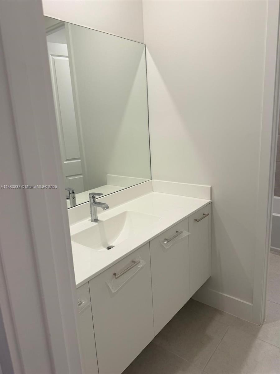 RESERVE AT DAVIE - Residential Lease