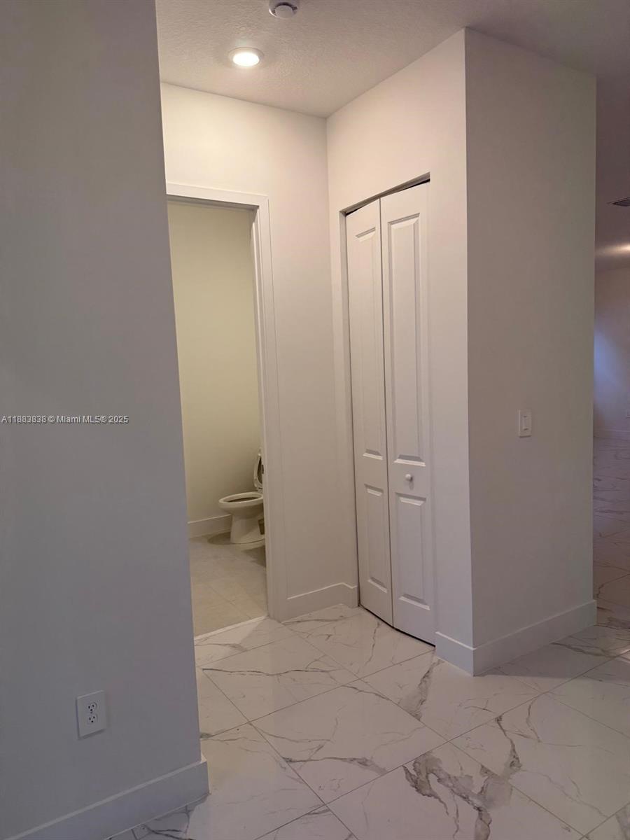 RESERVE AT DAVIE - Residential Lease