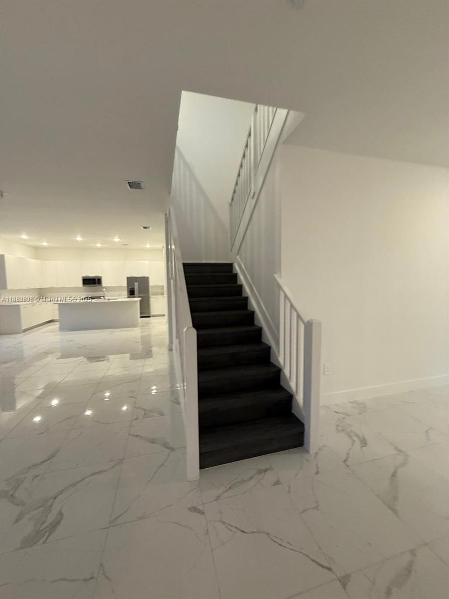 RESERVE AT DAVIE - Residential Lease