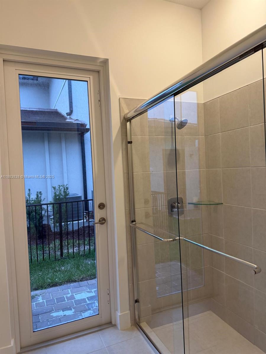 RESERVE AT DAVIE - Residential Lease