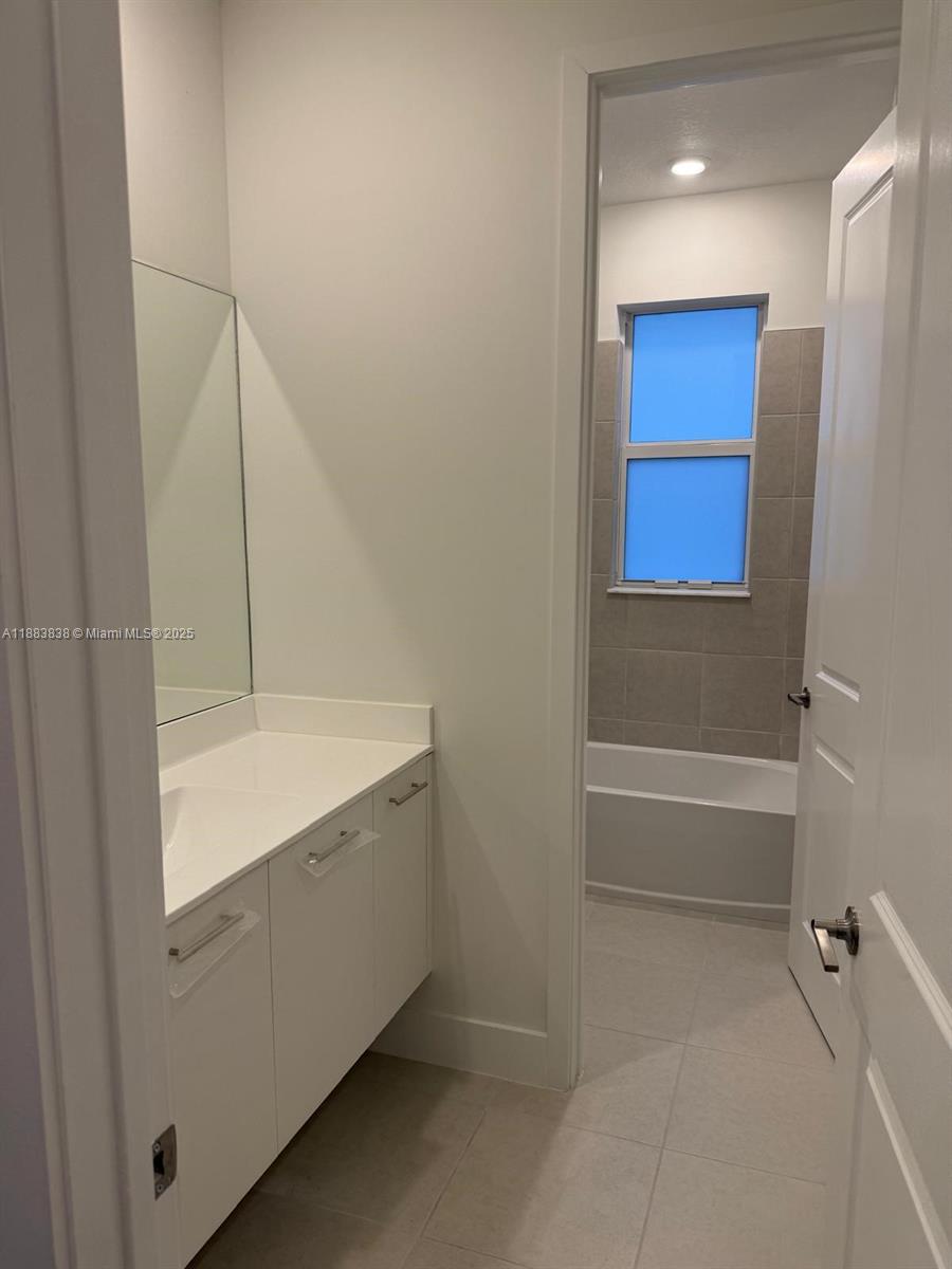 RESERVE AT DAVIE - Residential Lease