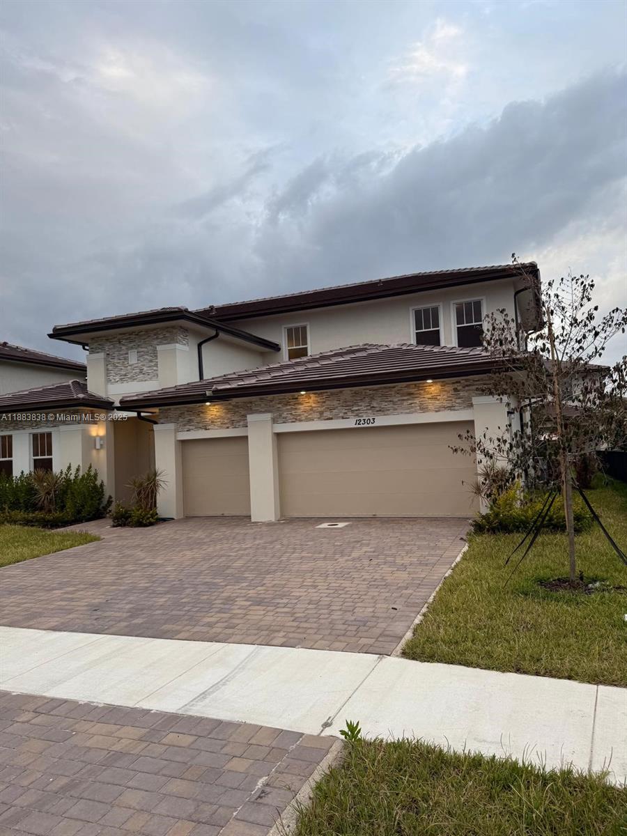 RESERVE AT DAVIE - Residential Lease