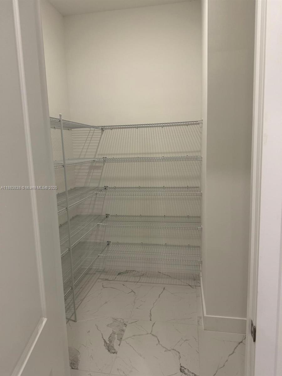 RESERVE AT DAVIE - Residential Lease