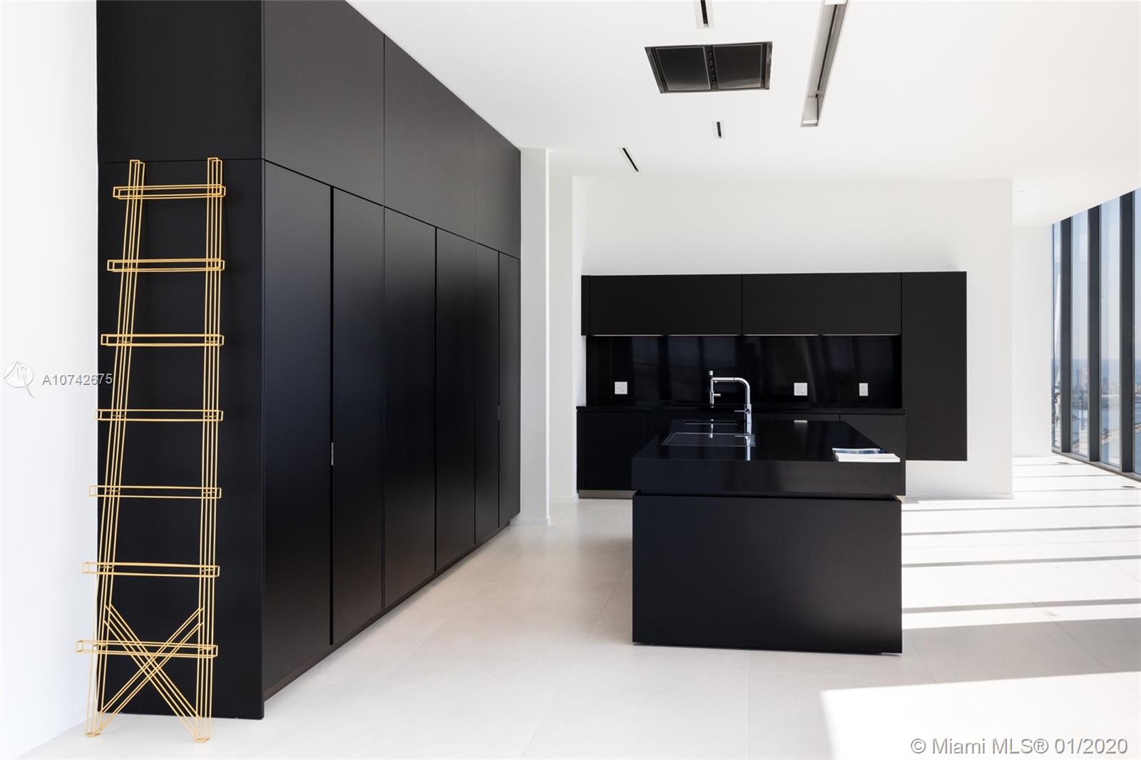 One Thousand Museum Condo - Residential