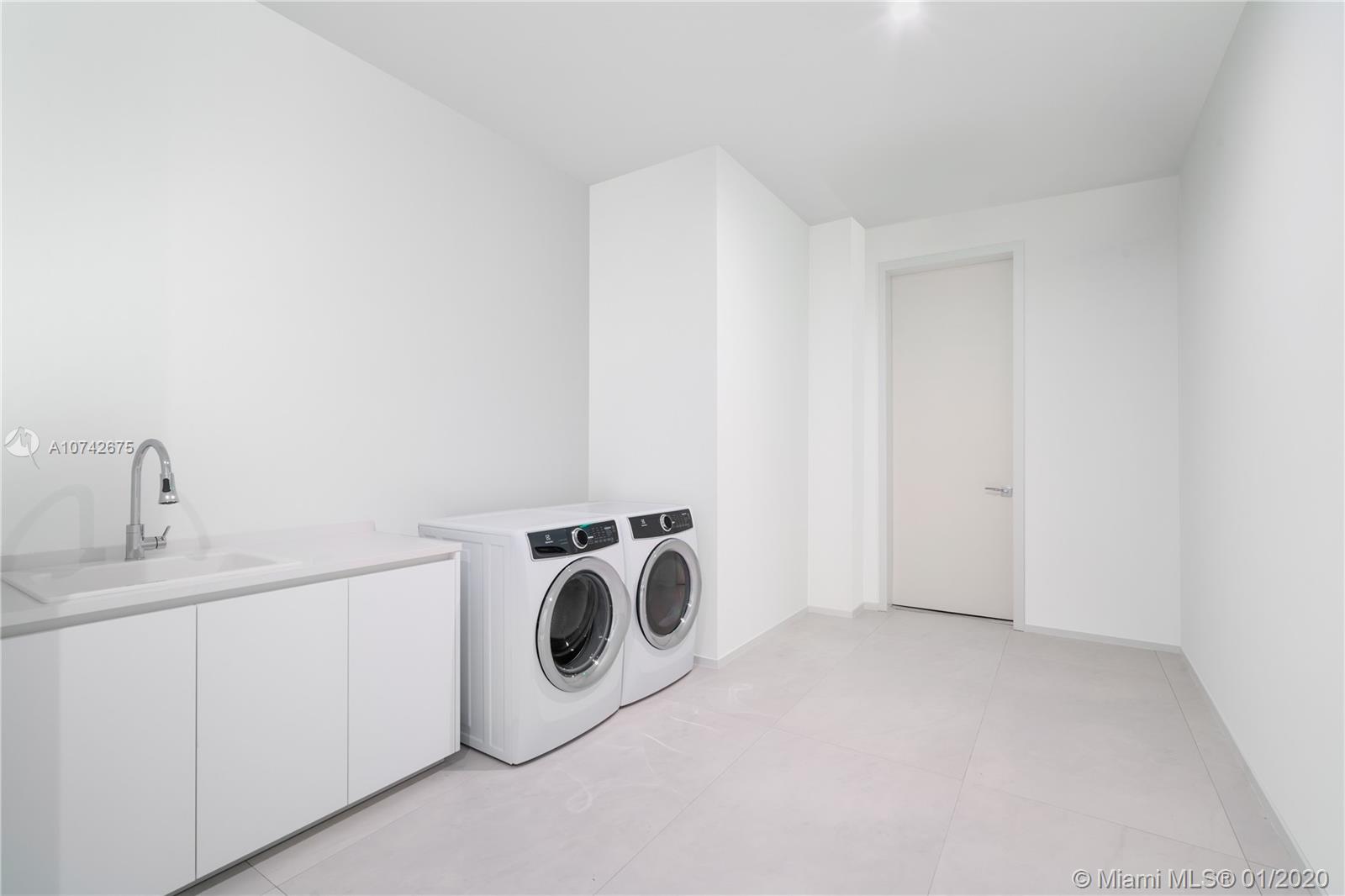 One Thousand Museum Condo - Residential