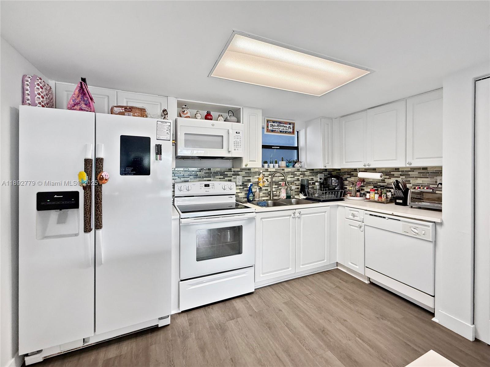 VILLA GRANDE CONDO - Residential