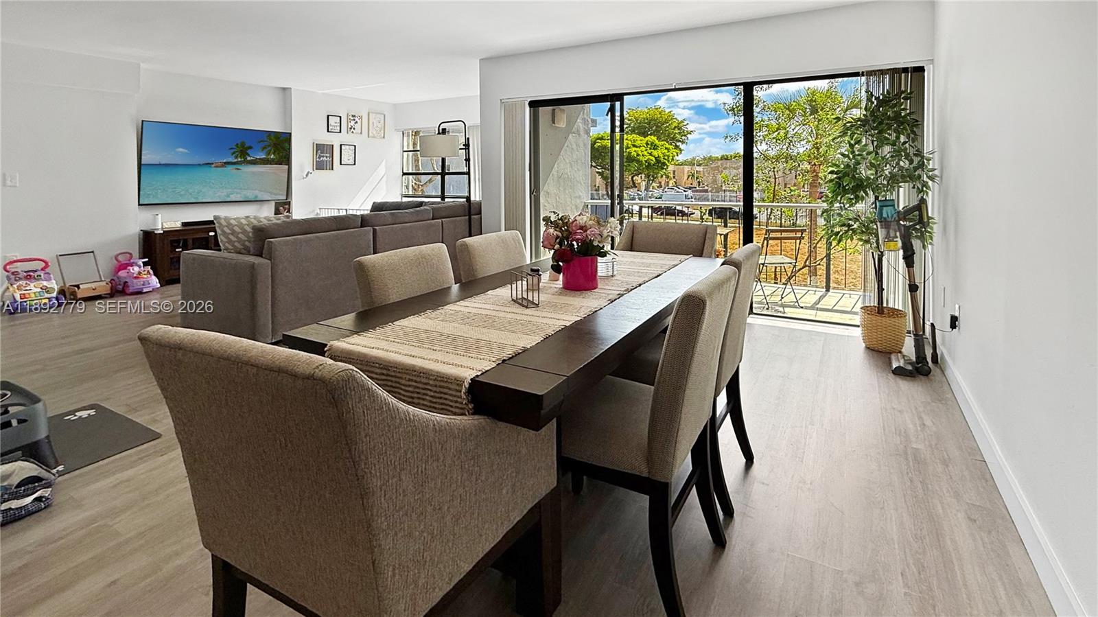 VILLA GRANDE CONDO - Residential