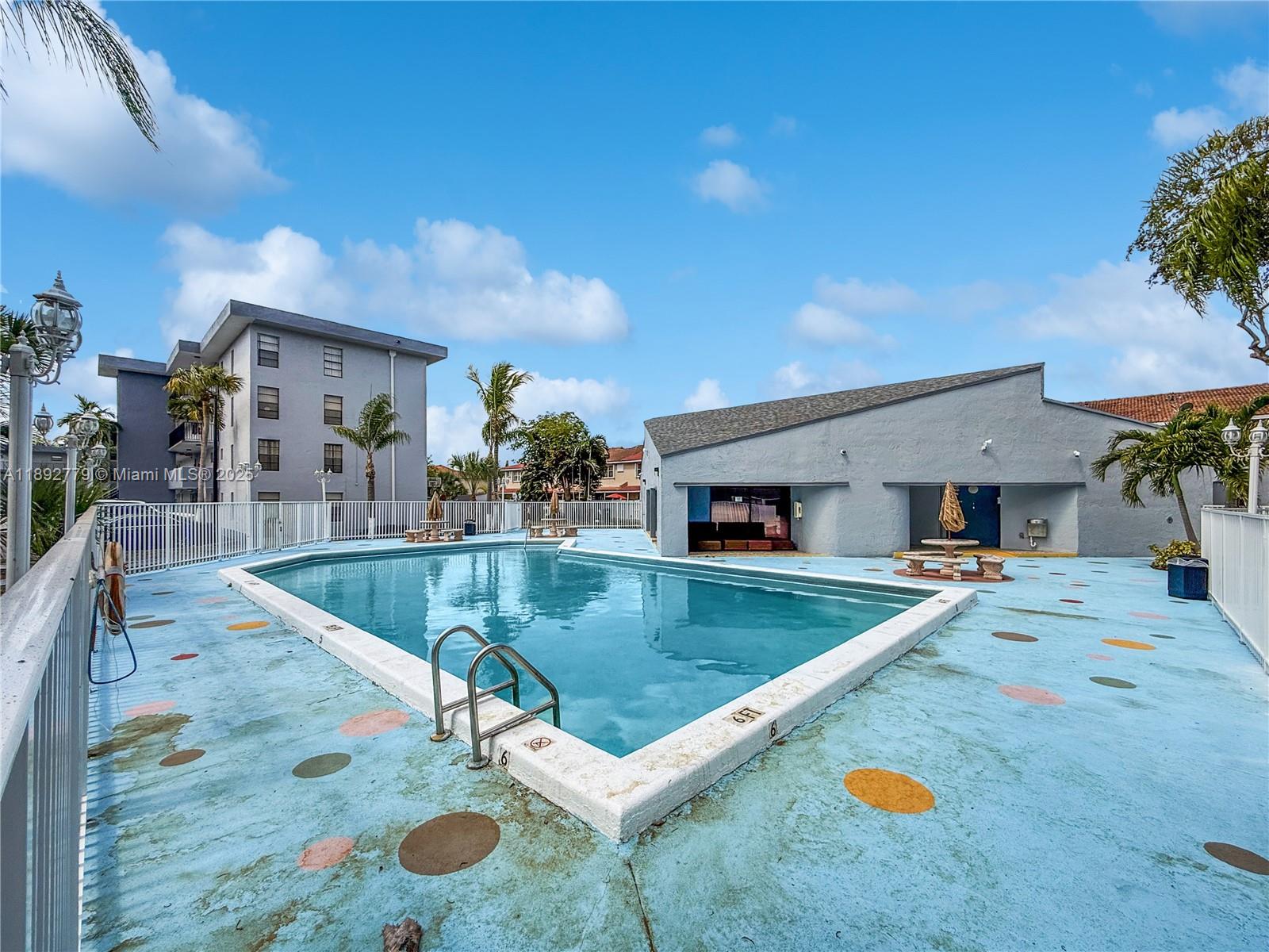 VILLA GRANDE CONDO - Residential