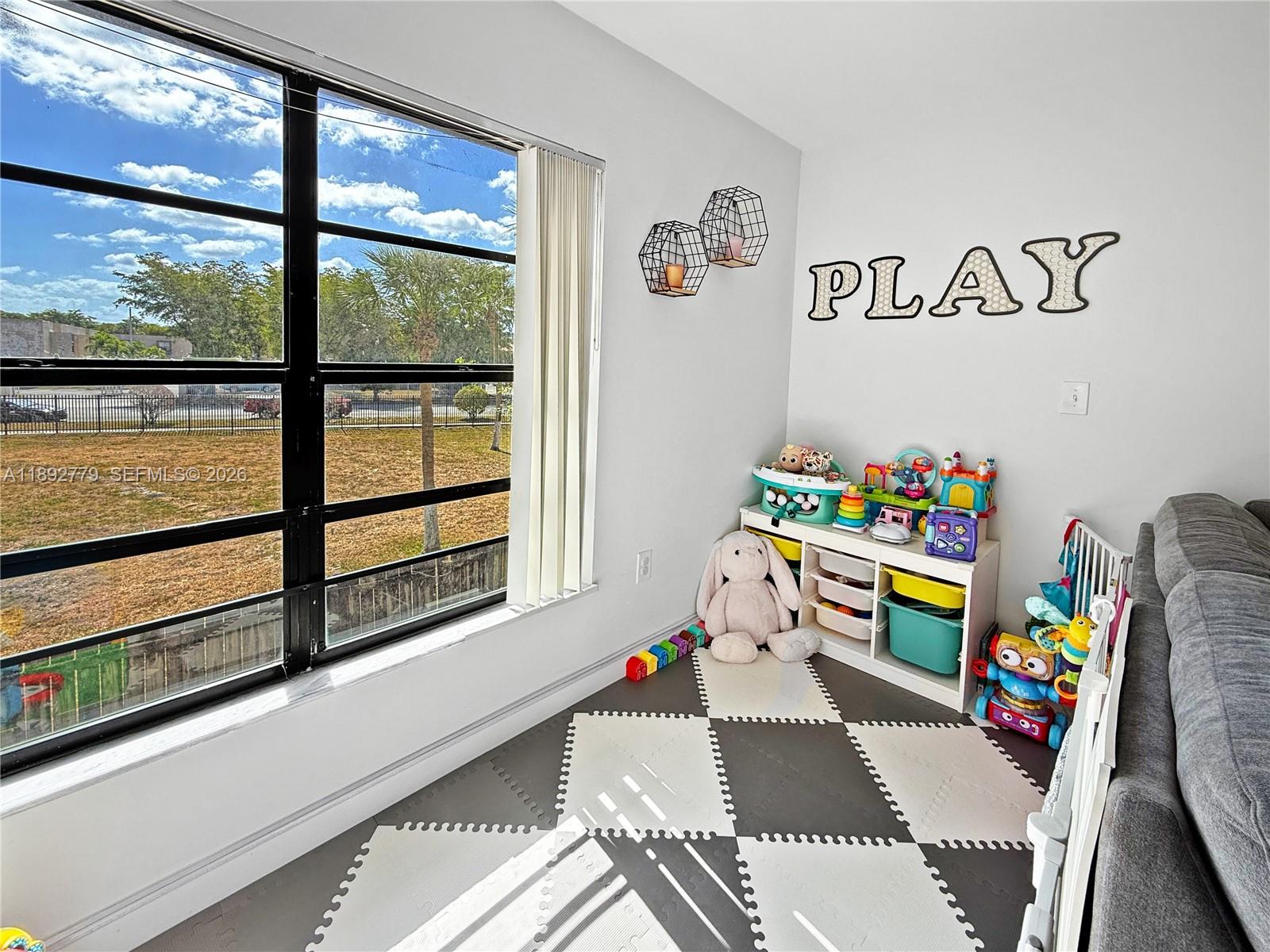 VILLA GRANDE CONDO - Residential