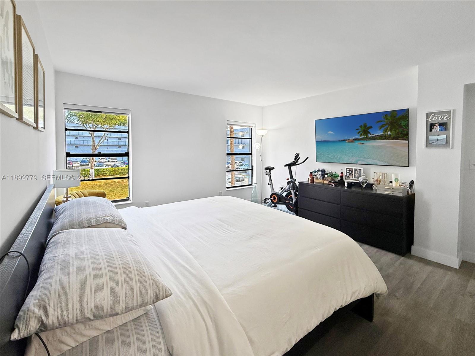 VILLA GRANDE CONDO - Residential