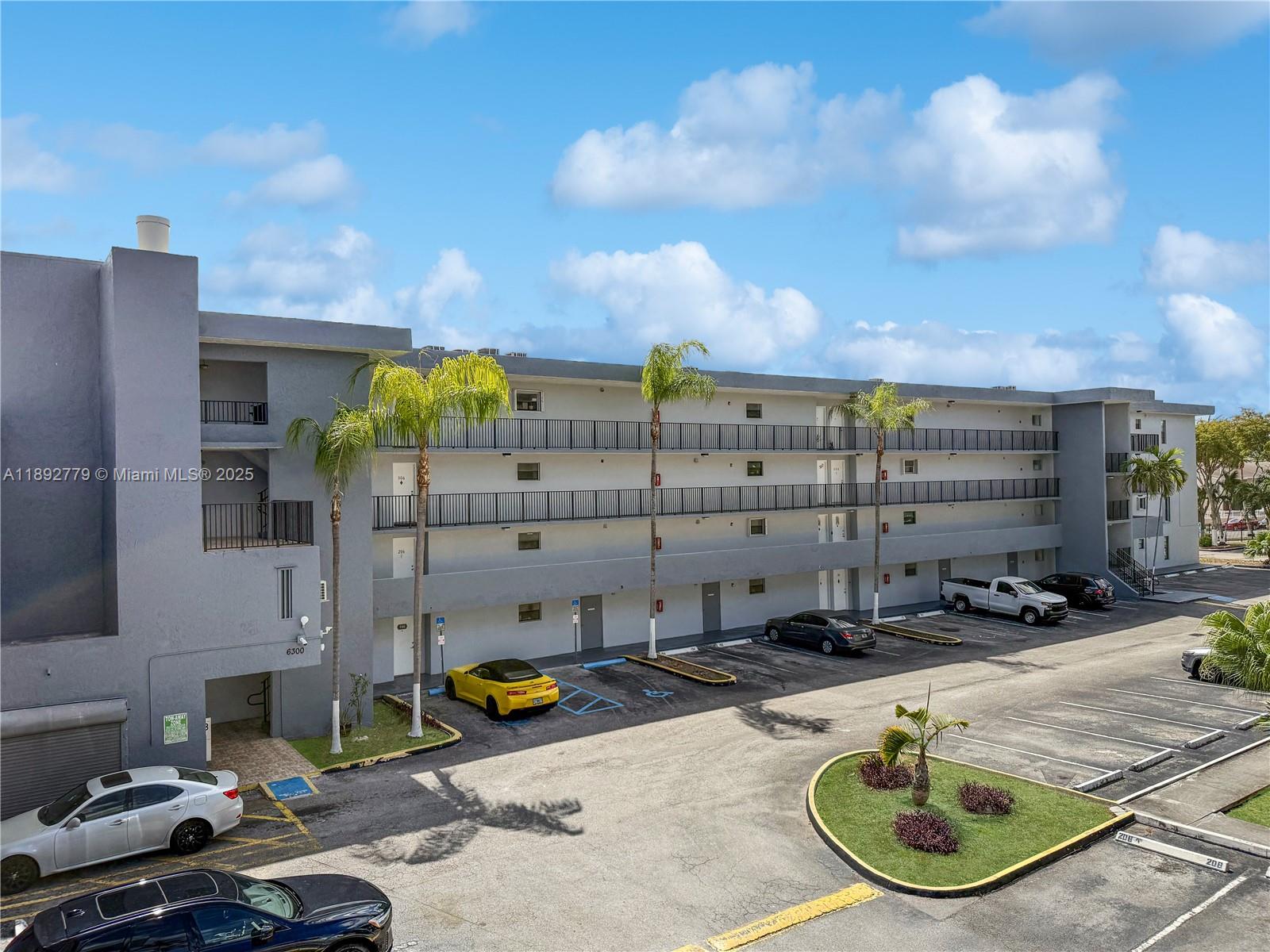 VILLA GRANDE CONDO - Residential
