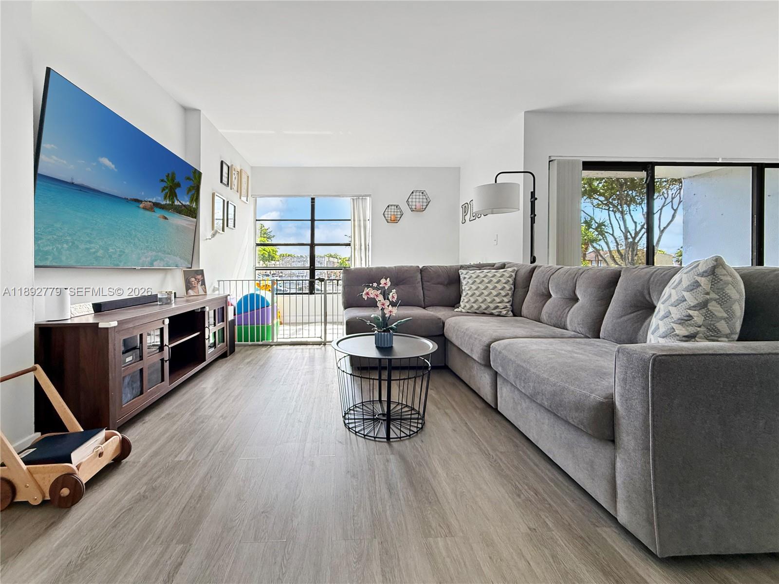 VILLA GRANDE CONDO - Residential