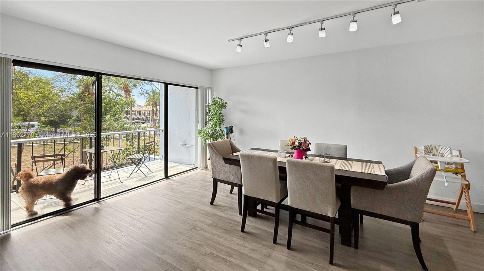 VILLA GRANDE CONDO - Residential