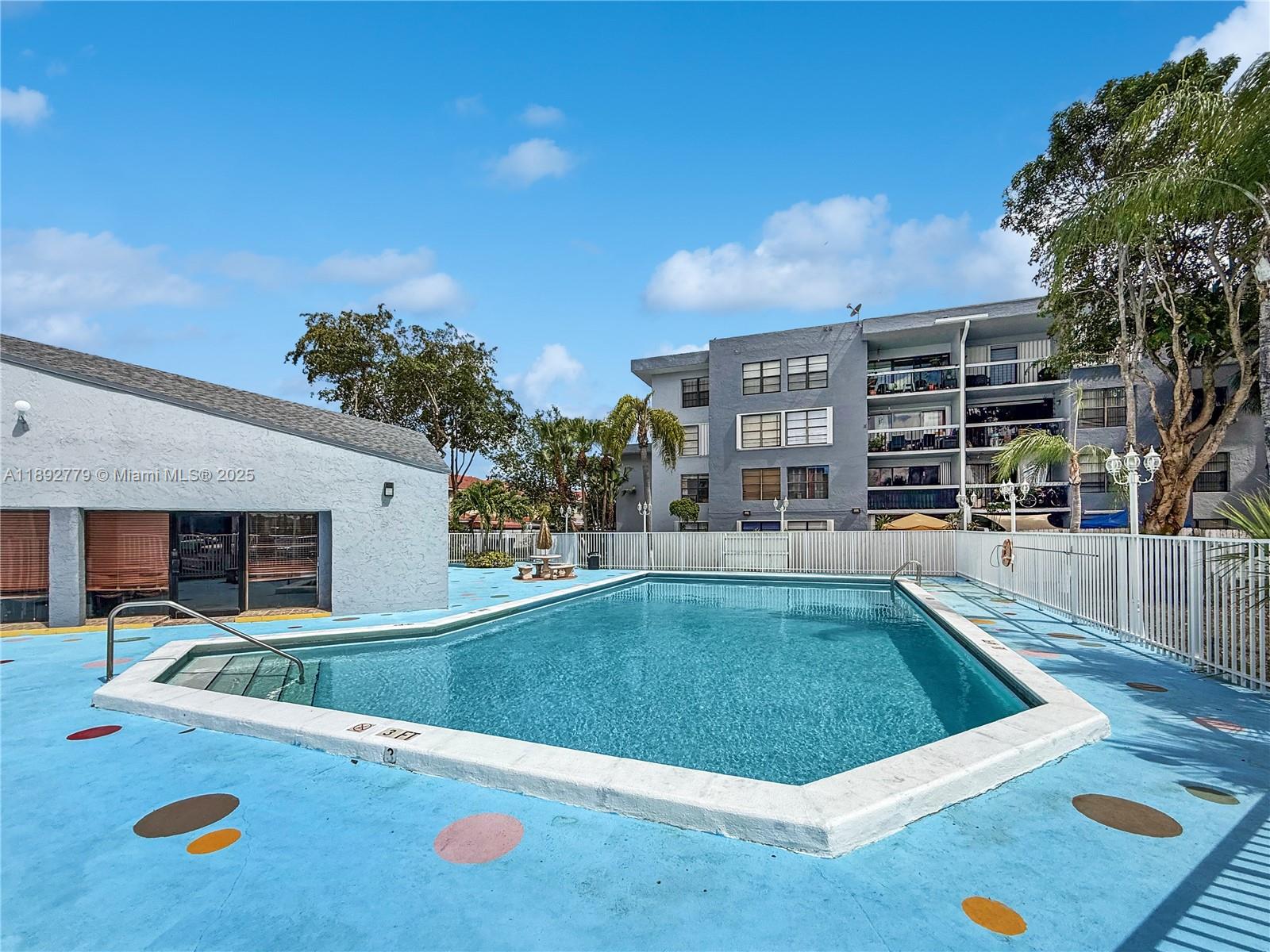 VILLA GRANDE CONDO - Residential