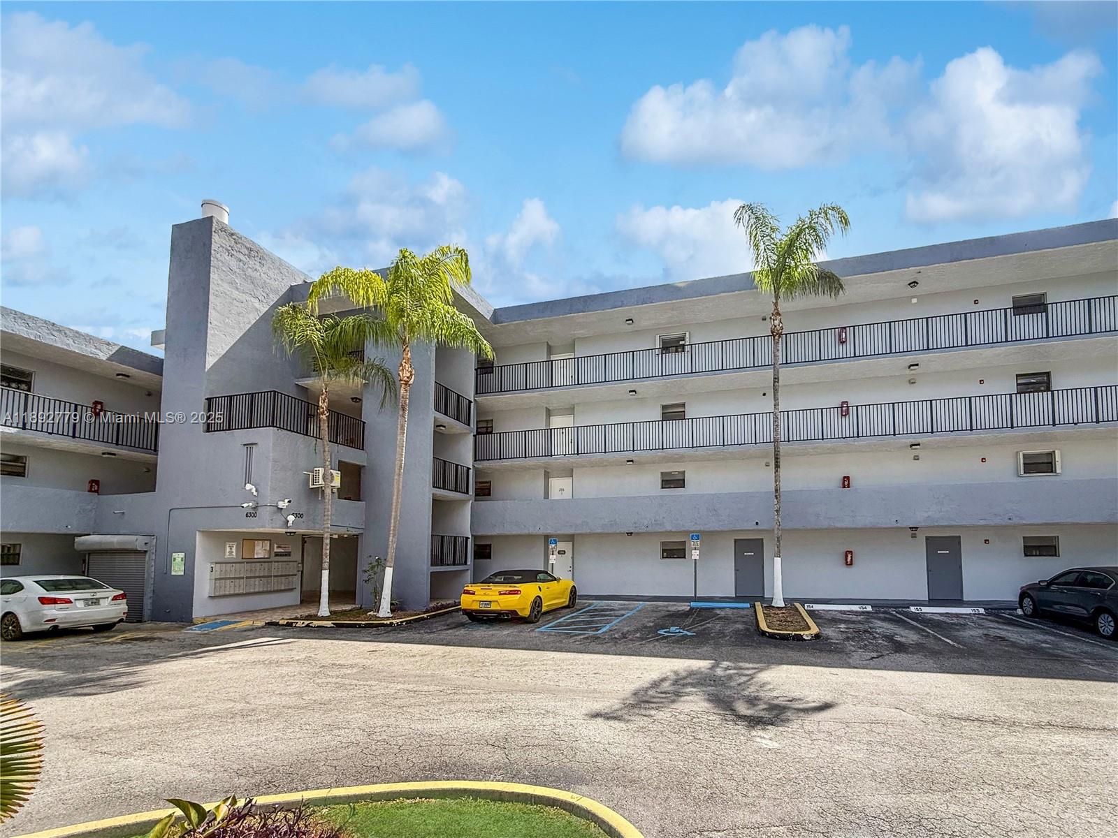 VILLA GRANDE CONDO - Residential