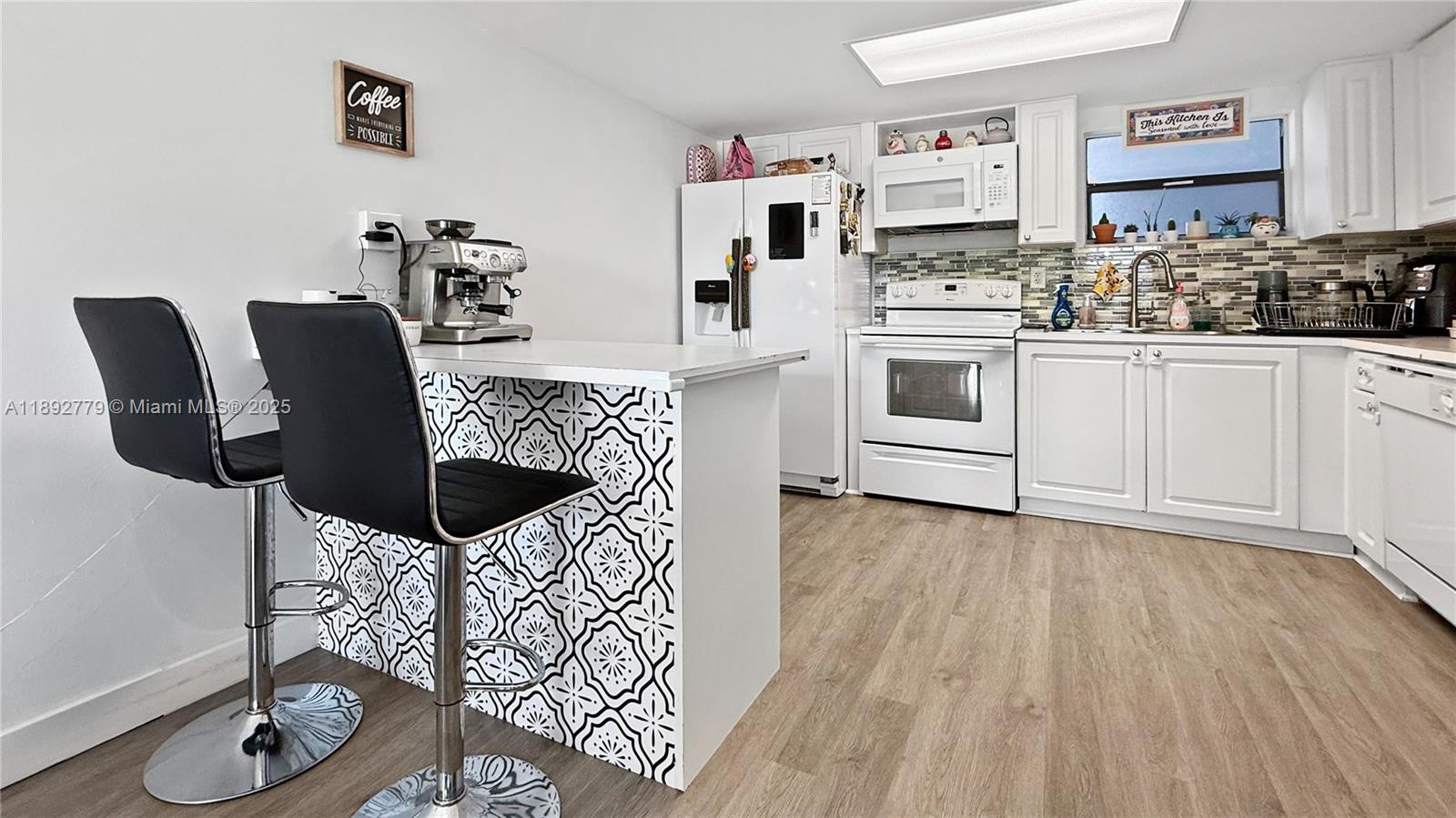 VILLA GRANDE CONDO - Residential
