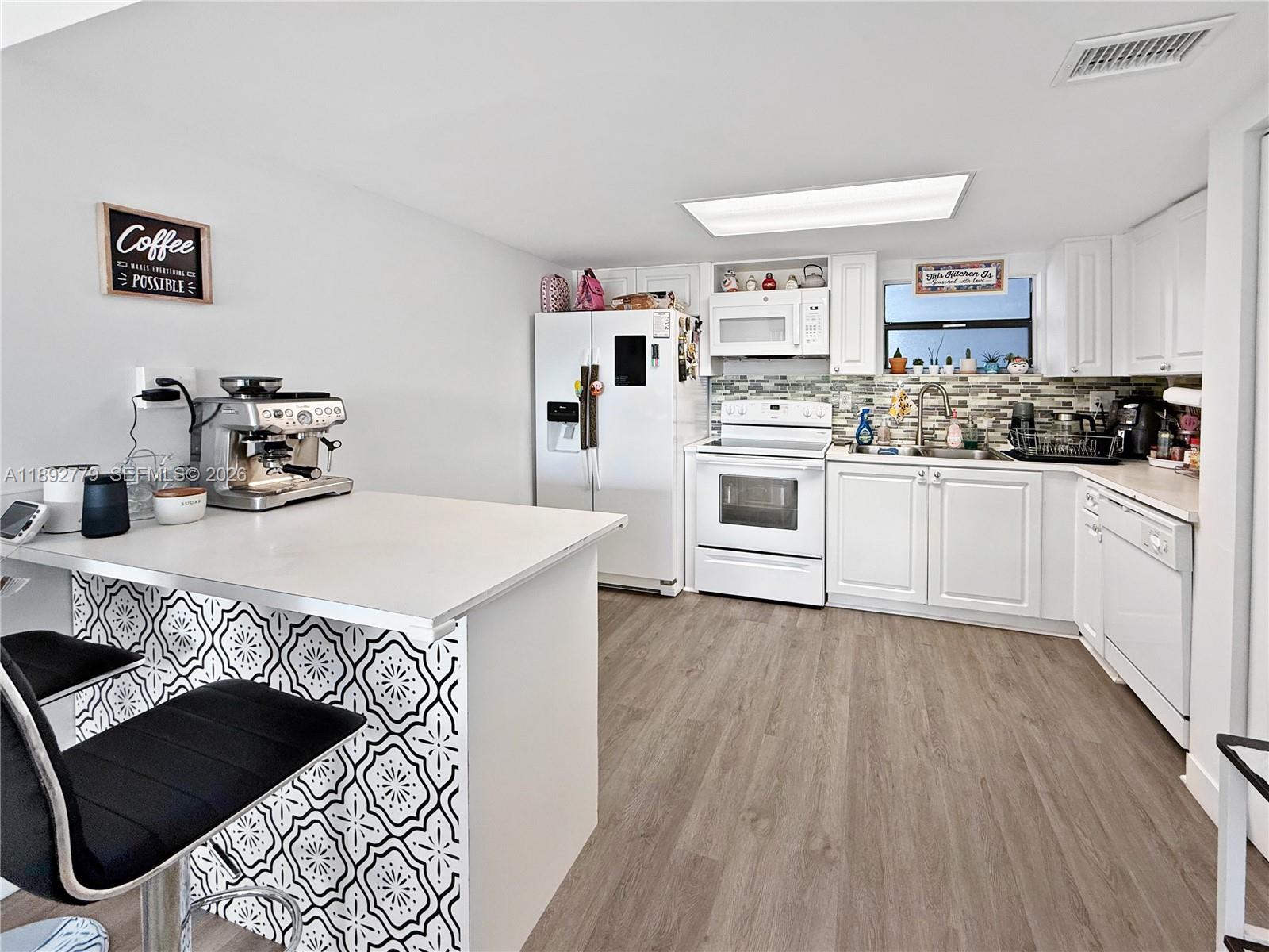 VILLA GRANDE CONDO - Residential