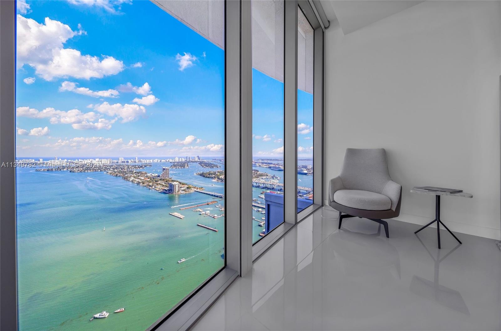 ARIA ON THE BAY - Residential