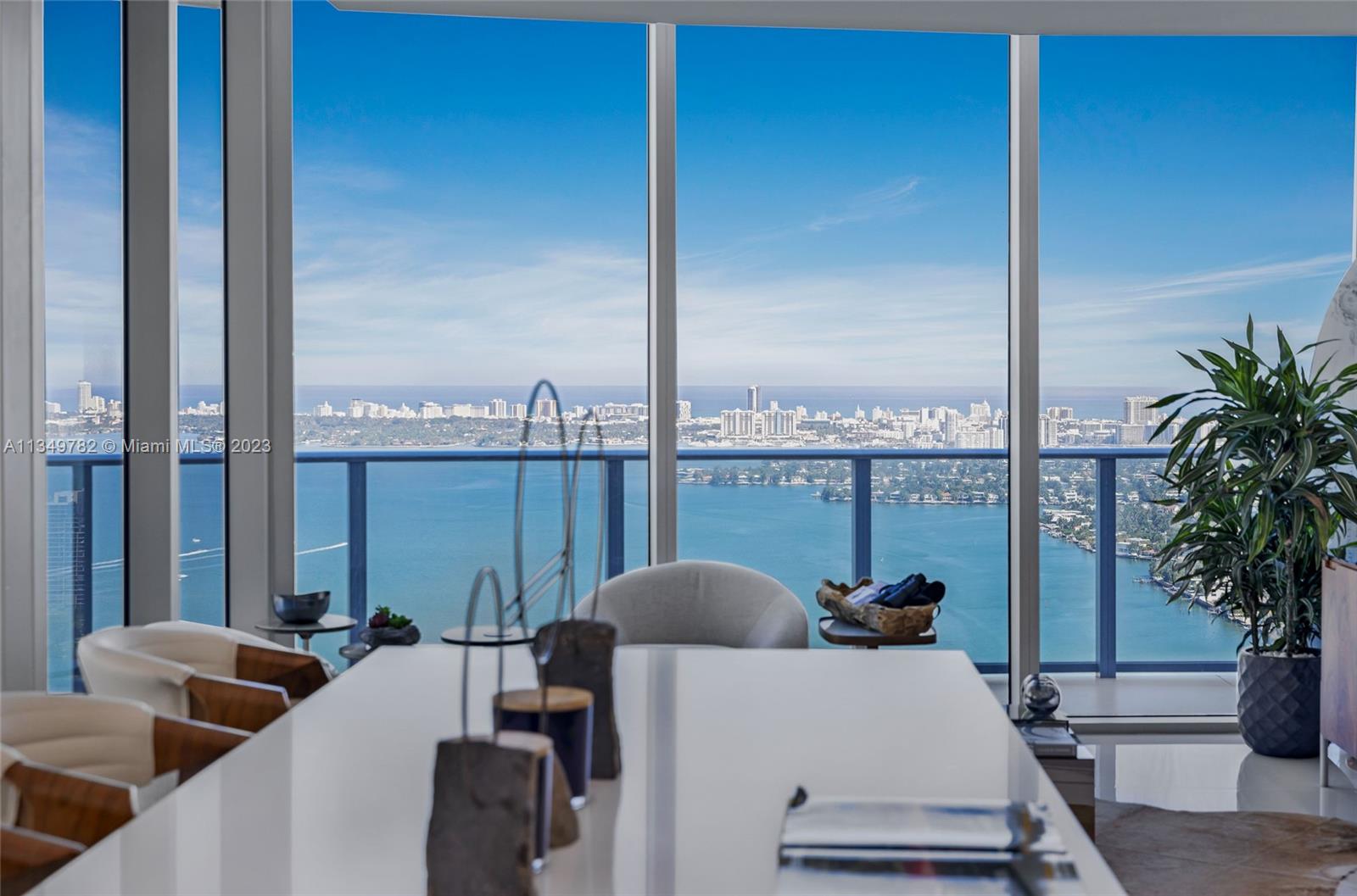 ARIA ON THE BAY - Residential