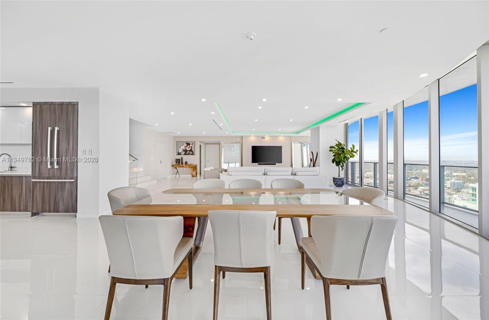 ARIA ON THE BAY - Residential