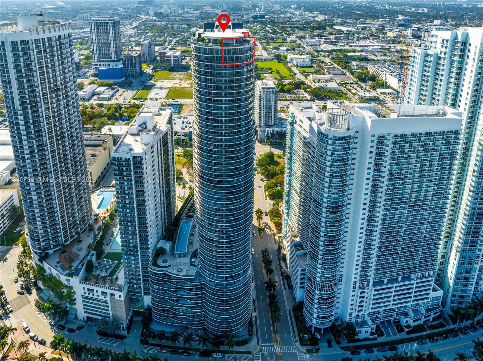 ARIA ON THE BAY - Residential