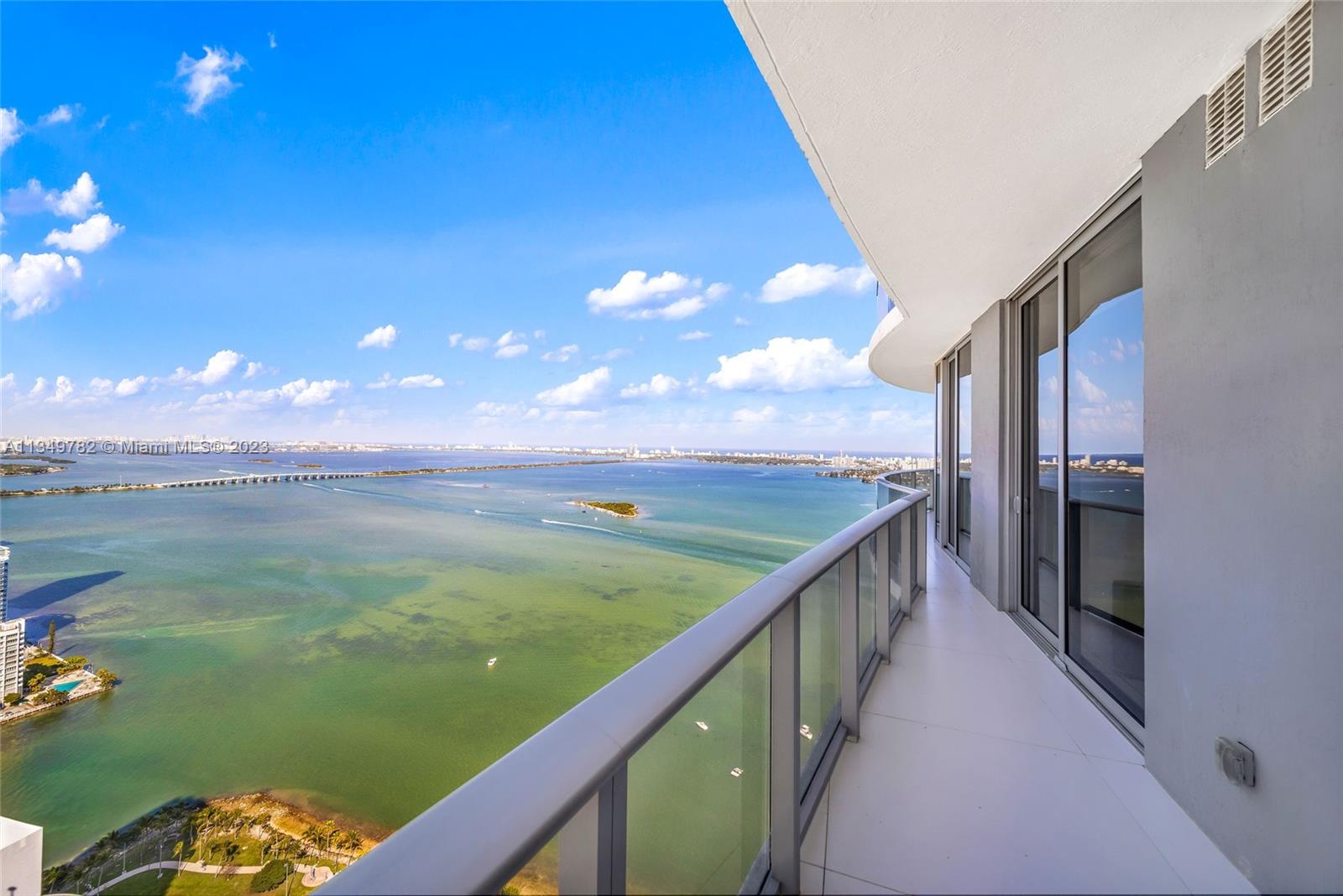 ARIA ON THE BAY - Residential