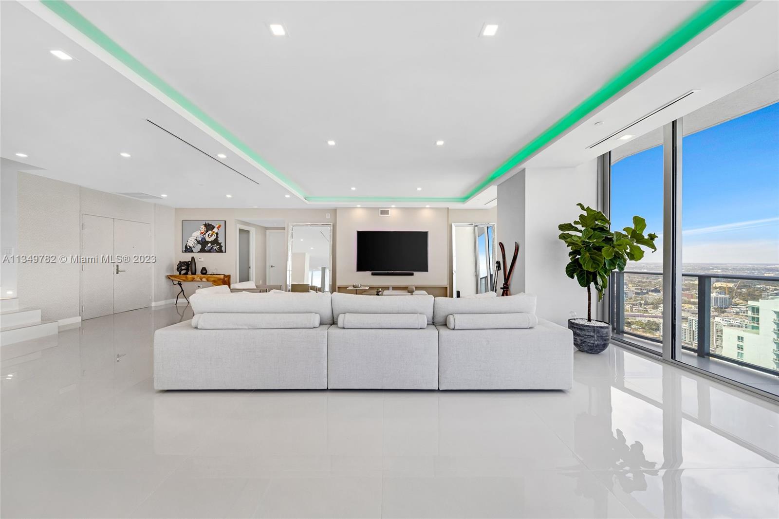 ARIA ON THE BAY - Residential