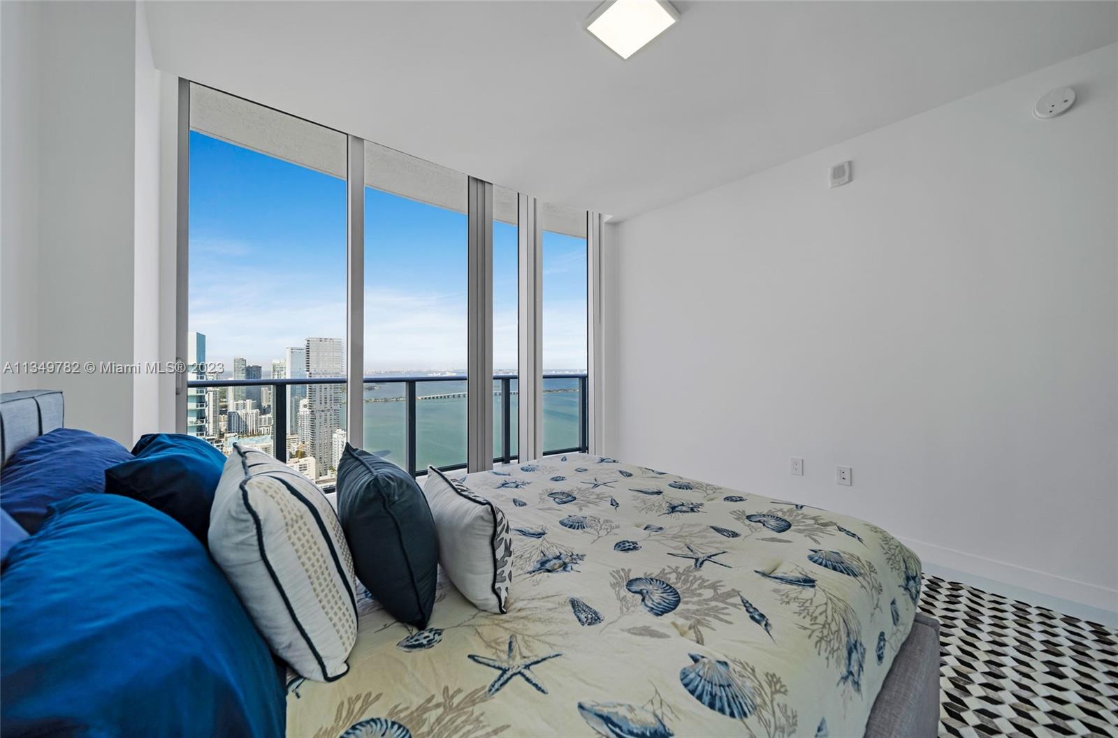 ARIA ON THE BAY - Residential