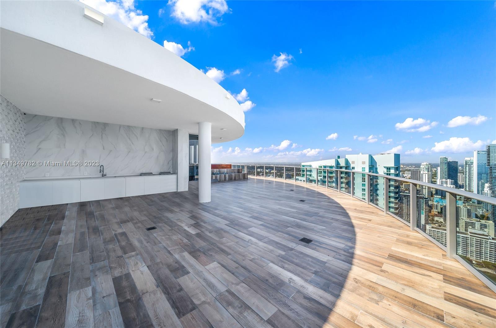 ARIA ON THE BAY - Residential