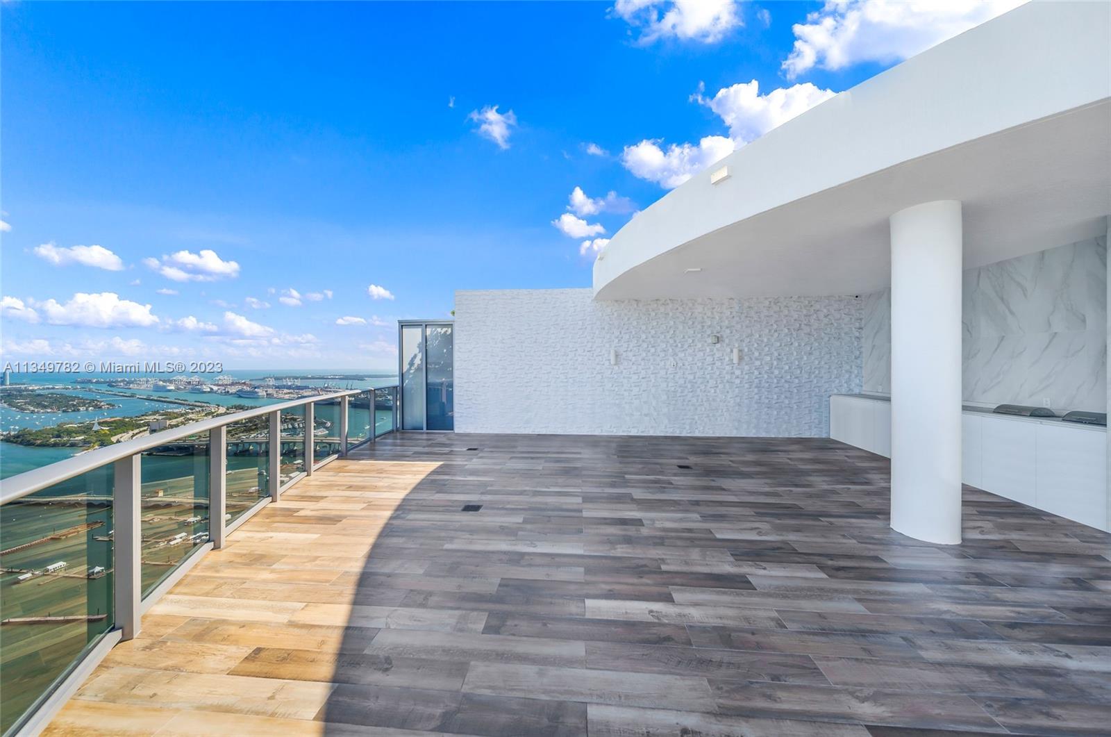 ARIA ON THE BAY - Residential