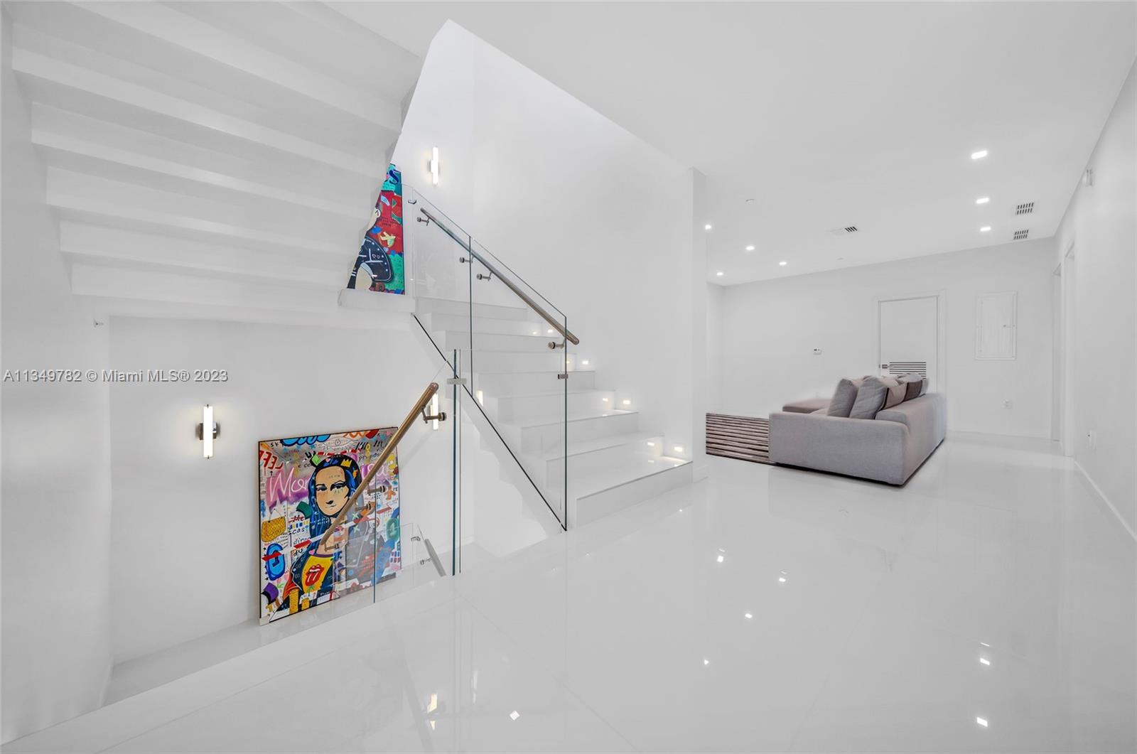 ARIA ON THE BAY - Residential