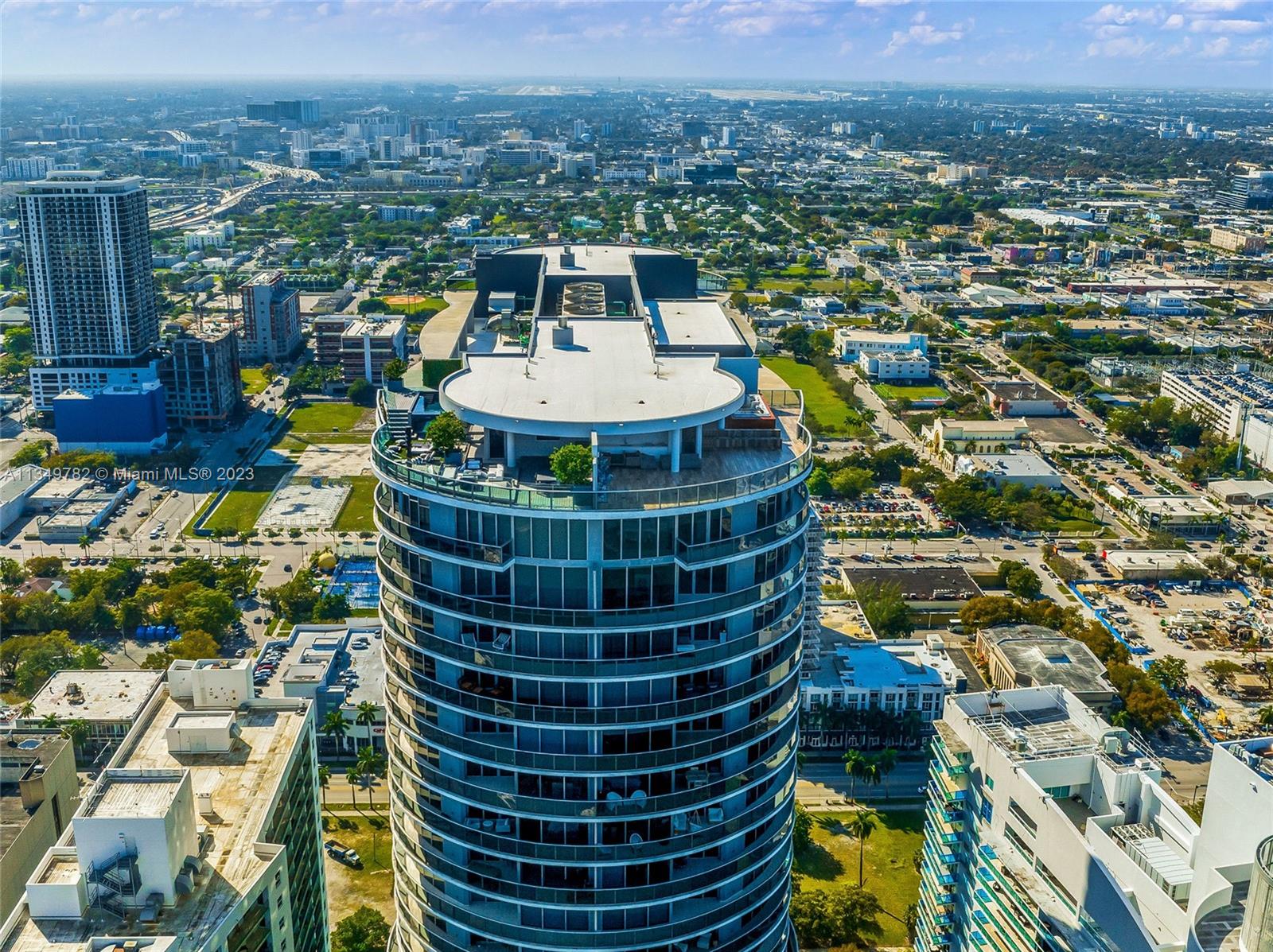 ARIA ON THE BAY - Residential