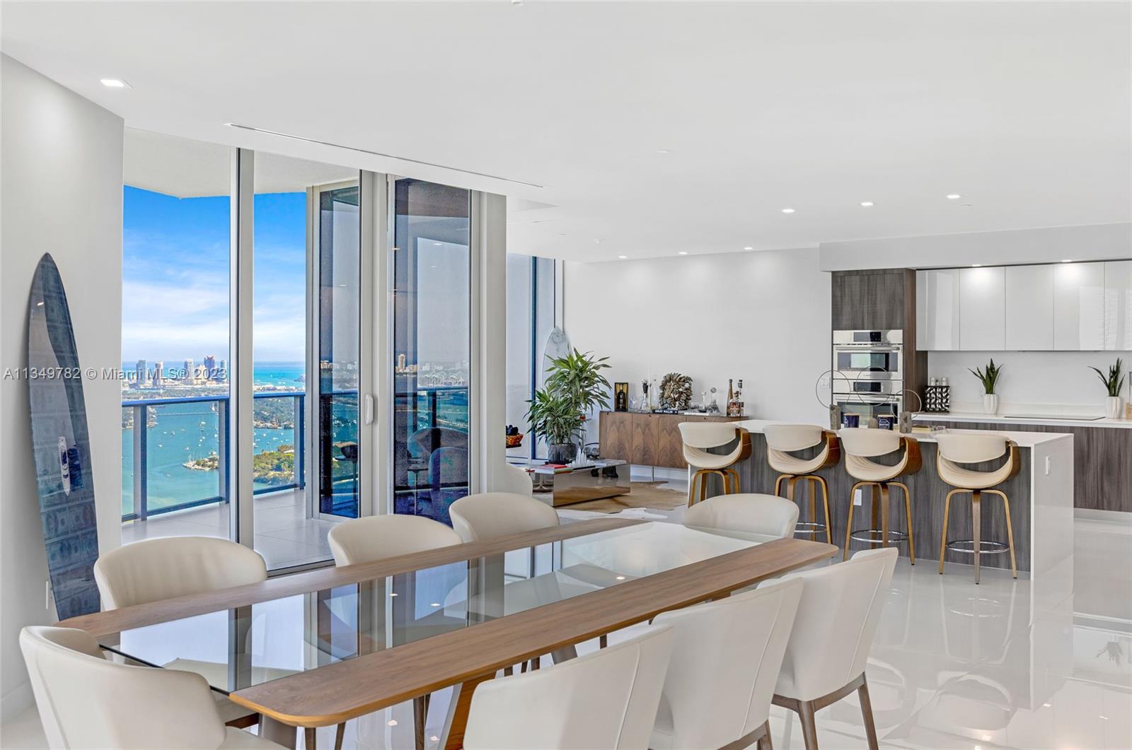 ARIA ON THE BAY - Residential