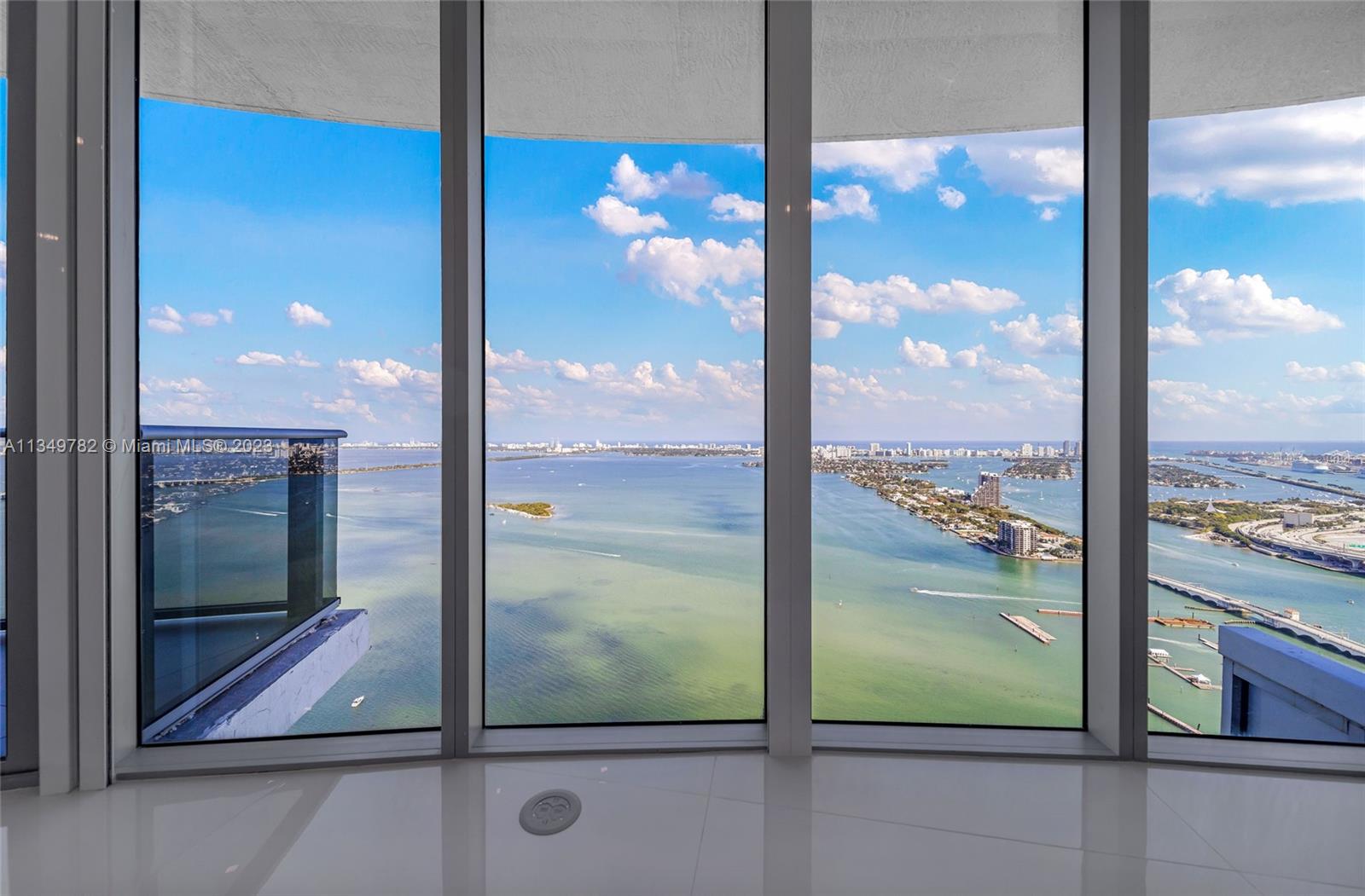 ARIA ON THE BAY - Residential